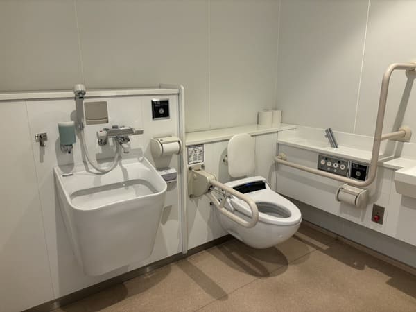 車椅子対応トイレ の写真